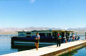 houseboats at Echo Bay